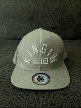 Light grey “KINGIN” arch logo SnapBack